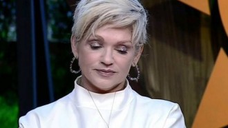 Andréa Nóbrega emociona e lamenta saudade durante festa