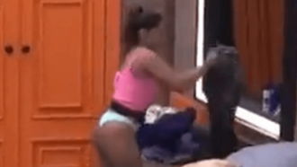 A Fazenda 14: Ingrid Ohara joga fezes de cavalo nas coisas de peão