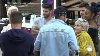 Andréa faz imitação de vovó para Diego: 'Netinho, você voltou'