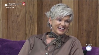 Andréa Nóbrega dá invertida em Lucas durante programa ao vivo