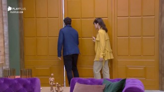 Atores da novela Amor Sem Igual fazem visita surpresa aos peões