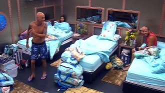 Ayrton chama Ana Clara: 'Coisa mais linda! Está acordada?'