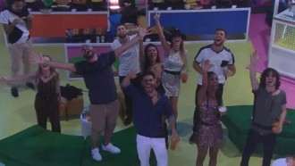 BBB21: beijo quádruplo e crise de ciúmes; veja o resumo da festa