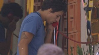 BBB20 - Felipe atende o ‘Big Fone’ e está imune ao paredão