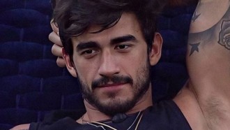 BBB20 - Guilherme não segura a emoção ao receber recado do irmão gêmeo