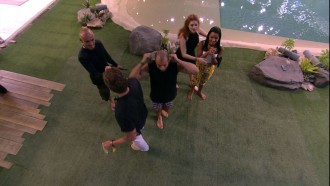 Breno chora após vencer a Prova do Líder Paredão BBB