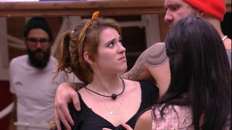 Caruso abraça Ana Clara: 'Eu brigo, mas meu coração é grande'