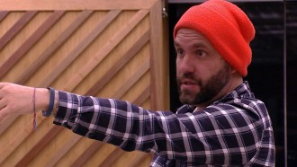 Caruso para Ana Clara: 'Não precisa me olhar com essa cara'