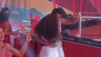 'Agora não', responde Giovanna após investida de Maike no BBB 25
