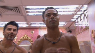 Alberto Cowboy elogia Breno, que pergunta: 'Quer me beijar agora?'
