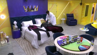 Alberto Cowboy recebe figurino para Festa do Líder do BBB 26