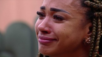 Aline chora ao ver foto de sua cachorra no BBB 25