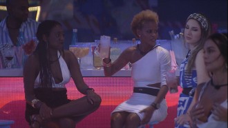 Aline Wirley grita no BBB 23: 'Gente, a Larissa nua'