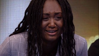 Almoço do Anjo: Sarah Aline chora com vídeo da família