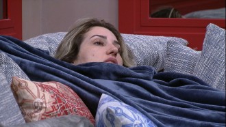 Amanda chama atenção de Bruna Griphao: 'Você é muito reativa'