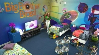 Ana Clara invade Casa de Vidro e conversa com participantes