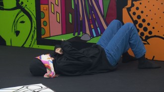 Ana Paula Renault dorme durante desafio Barrado no Baile