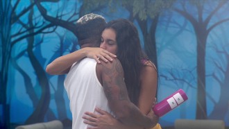 Após discussão de sisters, Rodriguinho abraça Alane