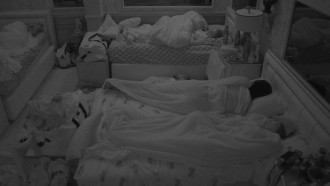 Após madrugada intensa, todos dormem no BBB21