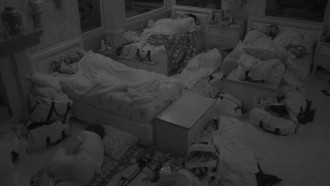 Após noite de formação de Paredão, brothers dormem no BBB21