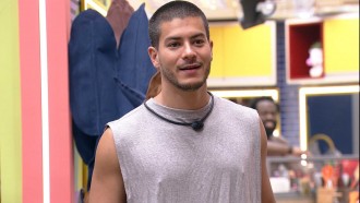 Arthur Aguiar confessa: 'Se tem alguém que comeu ontem fui eu'