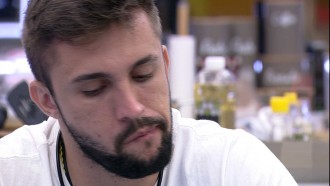 Arthur diz a Pocah que pensa em vetar Fiuk da Prova do Líder