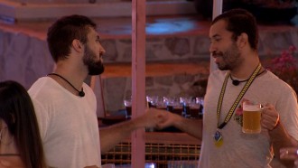 Arthur se declara para Gilberto: 'Ganhei um irmão aqui'