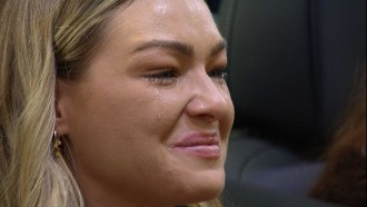 Bárbara recebe Presente do Anjo  e se emociona ao lado de sister