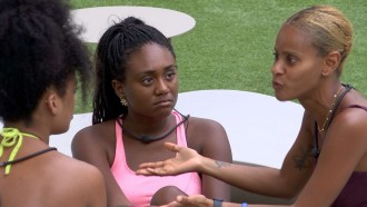 BBB 23: Aline Wirley consola Marvvila após crise de choro