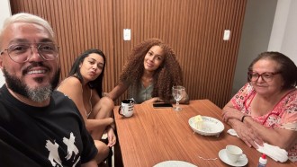 Belo e Giovanna tomam 'chá da tarde' em família