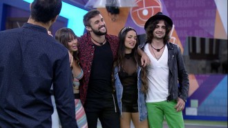 Brothers cantam e se abraçam antes de Eliminação no BBB21