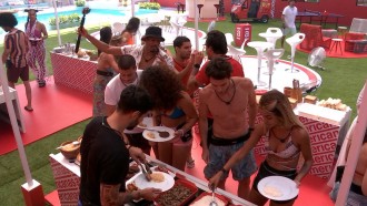 Brothers do BBB 22 aproveitam churrasco da Americanas