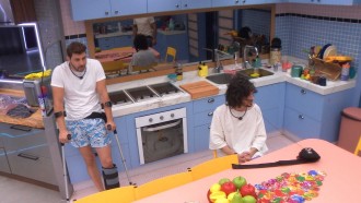 Brothers organizam as compras da Xepa do BBB21