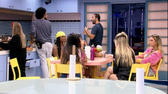 Brothers preparam almoço na Xepa do BBB21