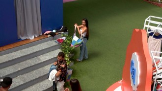 Brothers provam looks durante dinâmica do BBB21