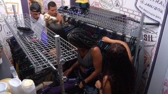 Brothers recebem figurino da primeira festa do BBB 23