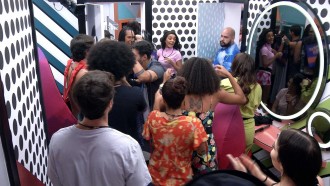 Brothers recebem figurinos para festa no BBB 22 e comemoram