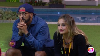 Brothers trocam emoji de coração após discussão