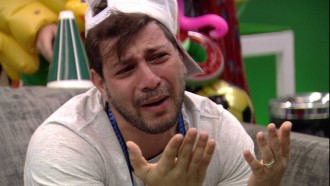 Caio chora com Presente do Anjo no BBB21