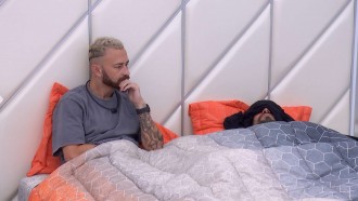 Cara de Sapato sugere dar Monstro para sister