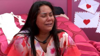 Chaiany chora e desabafa: 'Nunca consegui mudar'