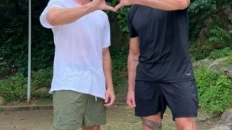 Chay Suede comemora permanência de Cara de Sapato no BBB 23