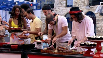 Confinados curtem almoço especial com Coca-Cola sem Açúcar