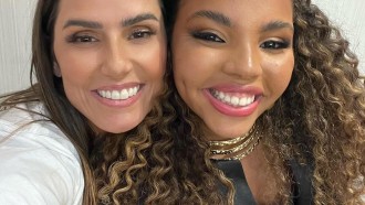 Deborah Secco posa ao lado de Pitel: 'Lindeza'