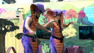 Deniziane e Matteus cumprem Castigo do Monstro no BBB 24