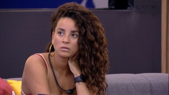 Domitila debocha de parceiros da Xepa, após treta por estaleca