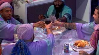 Douglas Silva aproveita Almoço do Líder com amigos