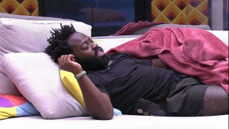 Douglas Silva brinca com brother: ‘Bora, eu e você, Raio-X agora?’