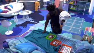 Douglas Silva se despede do Quarto do Líder do BBB 22