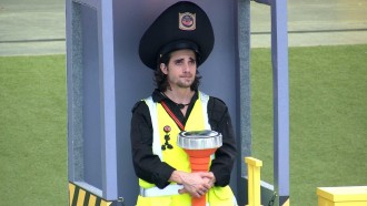 Fiuk chora enquanto cumpre Castigo do Monstro no BBB21